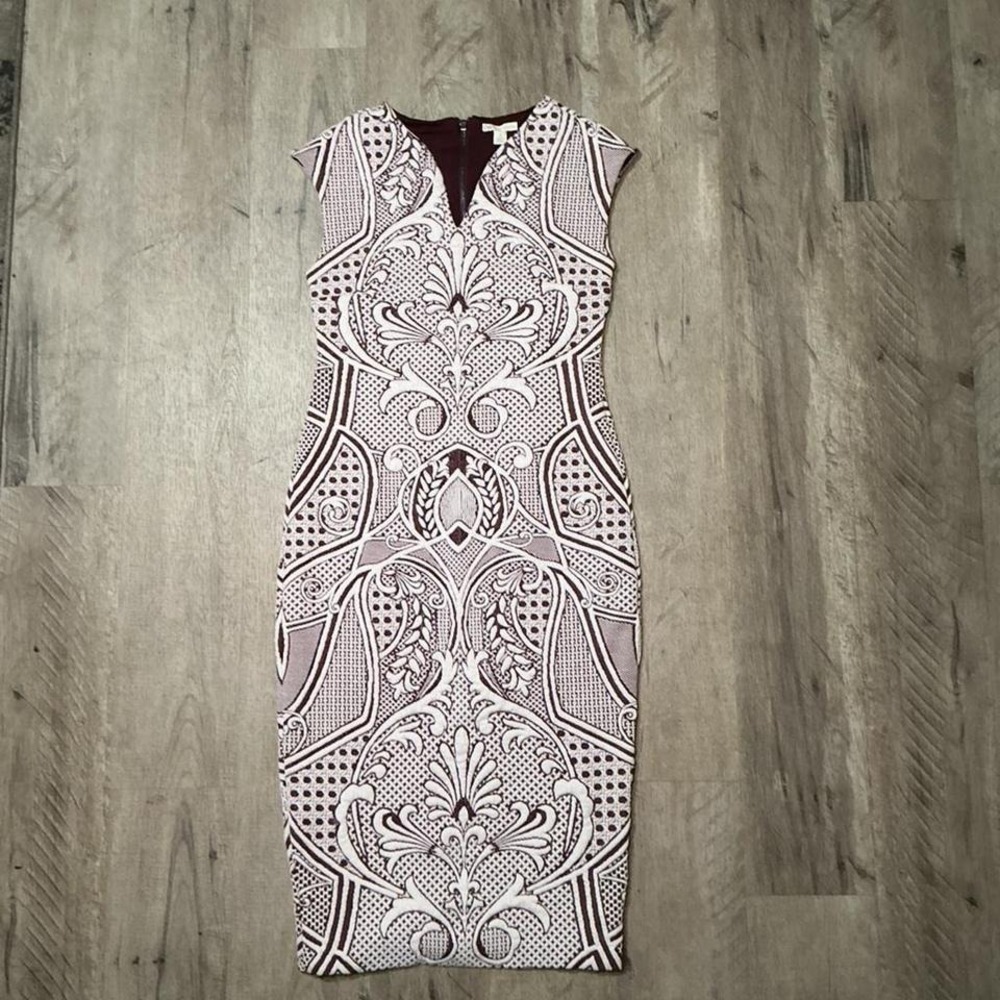 Cato burgundy bodycon dress with a unique‎ pattern. Size: 4